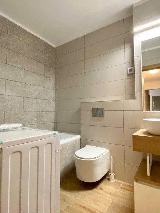Apartament 3 camere luminos si spatios de inchiriat zona Pajura