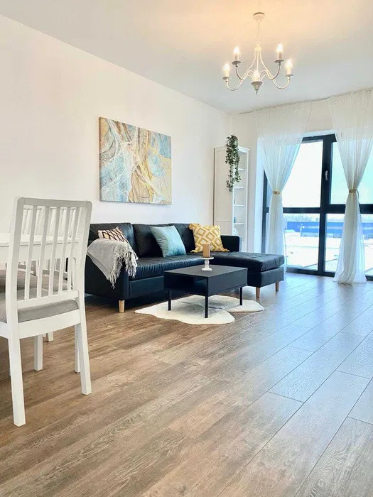 Apartament 3 camere luminos si spatios de inchiriat zona Pajura