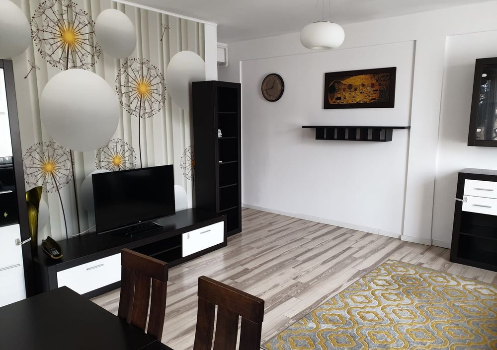 De inchiriat apartament decomandat cu 2 camere  in zona 1 Mai 