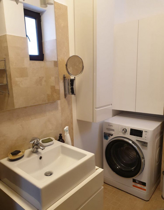 De inchiriat apartament decomandat cu 2 camere  in zona 1 Mai 