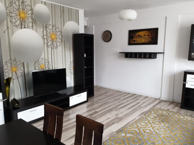 De inchiriat apartament decomandat cu 2 camere  in zona 1 Mai 