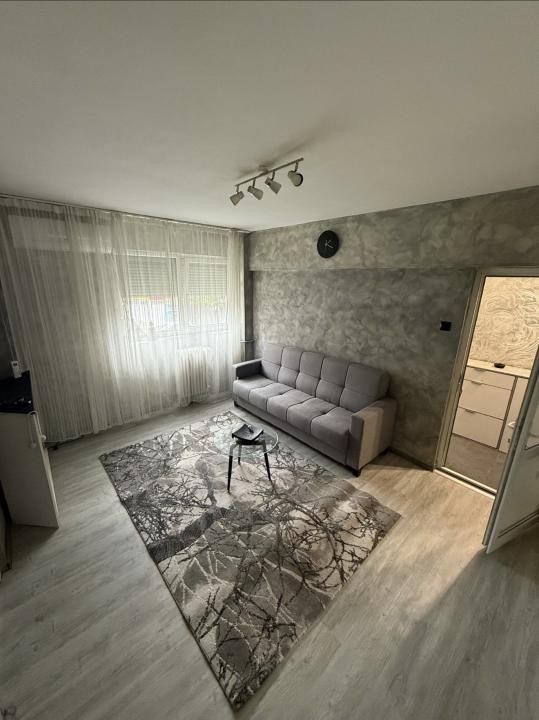 apartament decomandat de inchiriat cu 2 camere  in Cismigiu 