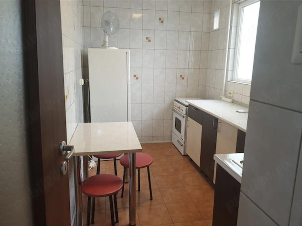 apartament decomandat de inchiriat cu 2 camere  in Cantemir 