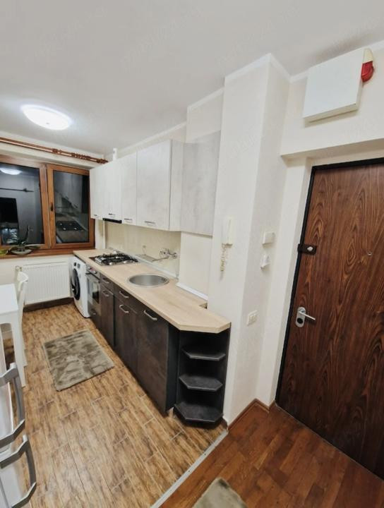 apartament decomandat de inchiriat cu 2 camere  in P-ta Amzei 