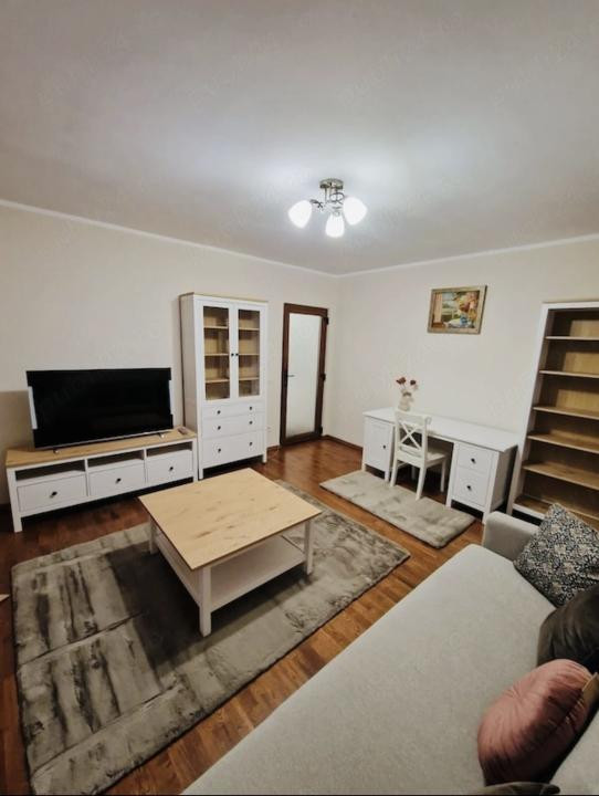 apartament decomandat de inchiriat cu 2 camere  in P-ta Amzei 