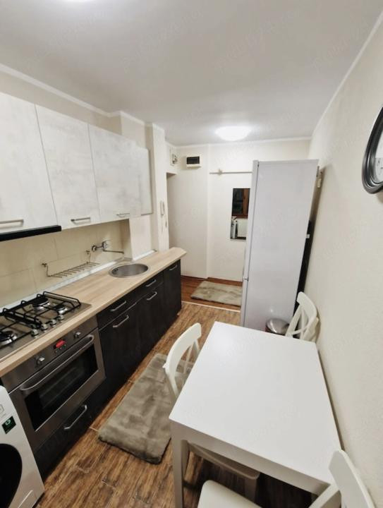 apartament decomandat de inchiriat cu 2 camere  in P-ta Amzei 