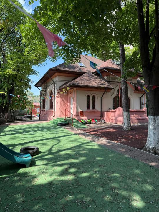 Vilă Interbelică 325 mp | Teren 800 mp | Ideală Grădiniță, Birouri, Clinică