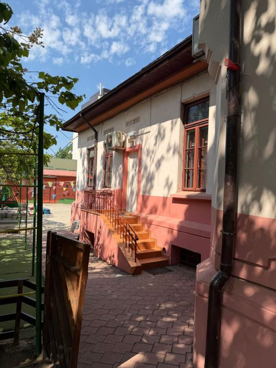 Vilă Interbelică 325 mp | Teren 800 mp | Ideală Grădiniță, Birouri, Clinică