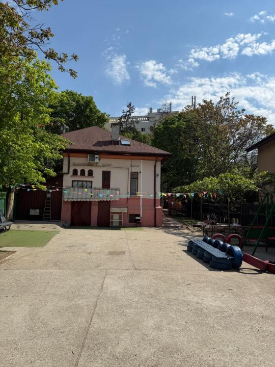 Vilă Interbelică 325 mp | Teren 800 mp | Ideală Grădiniță, Birouri, Clinică