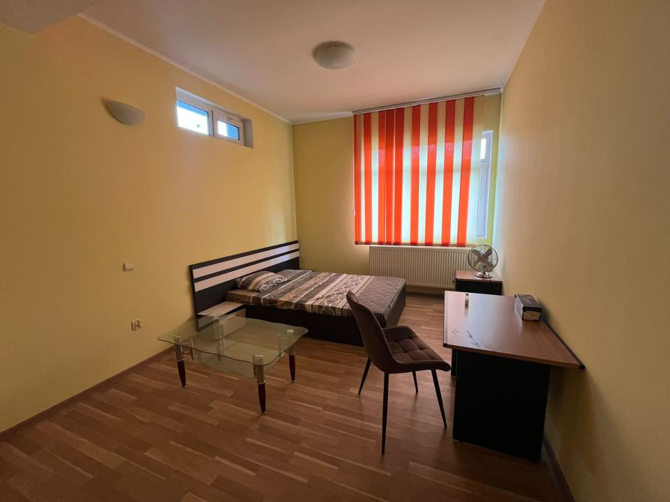 Clădire spațioasă potrivită desfășurării unei afaceri