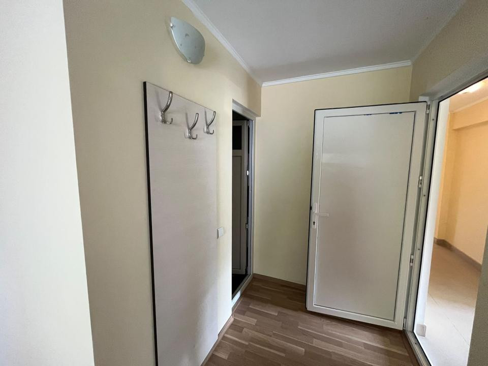 Clădire spațioasă potrivită desfășurării unei afaceri