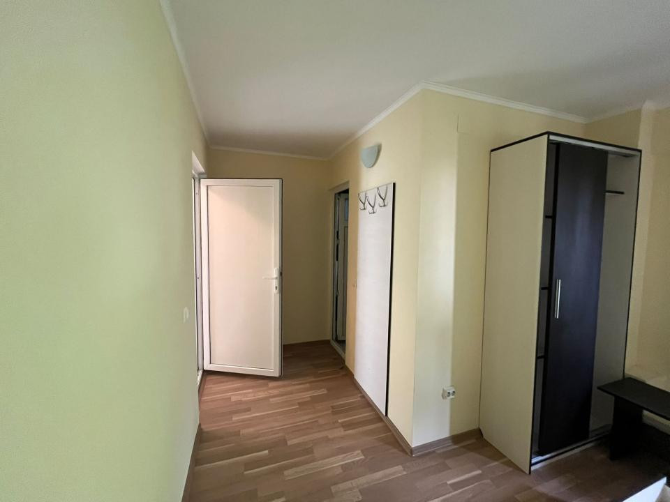 Clădire spațioasă potrivită desfășurării unei afaceri