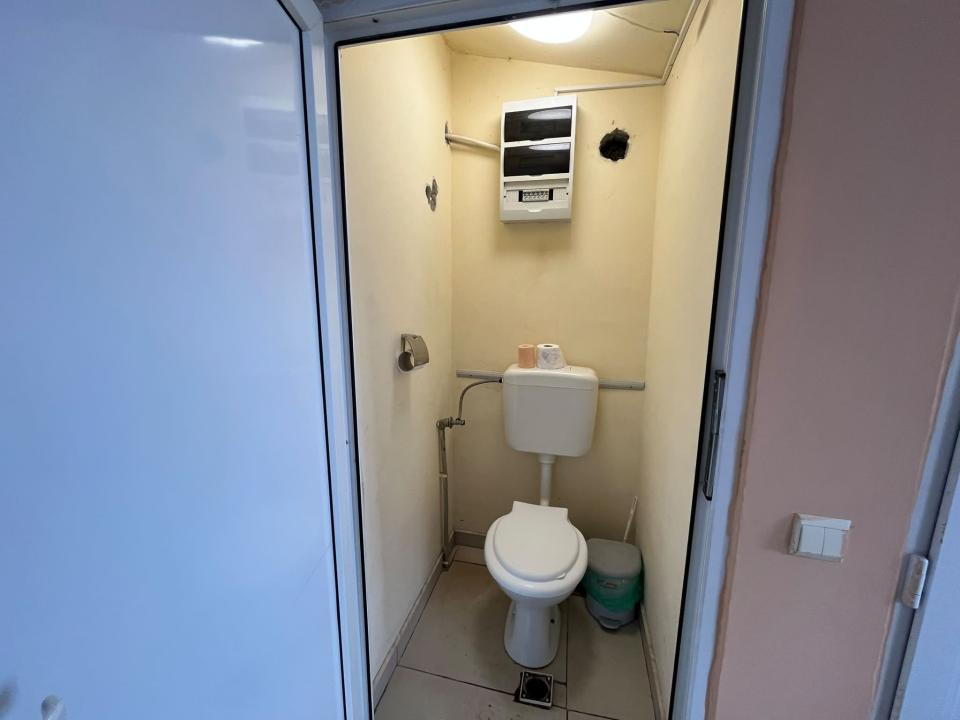 Clădire spațioasă potrivită desfășurării unei afaceri