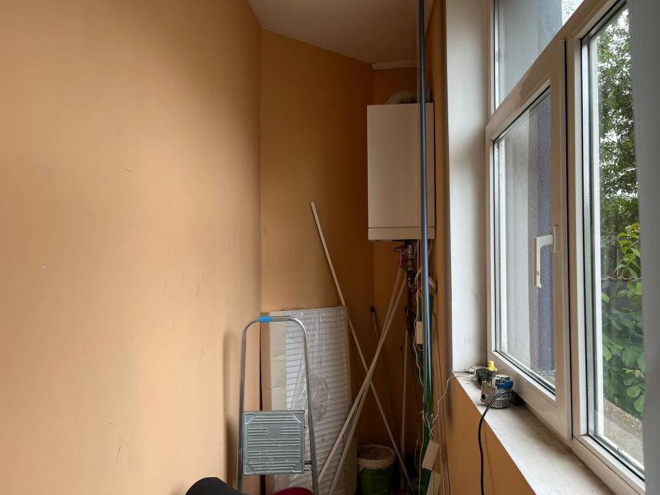 Clădire spațioasă potrivită desfășurării unei afaceri