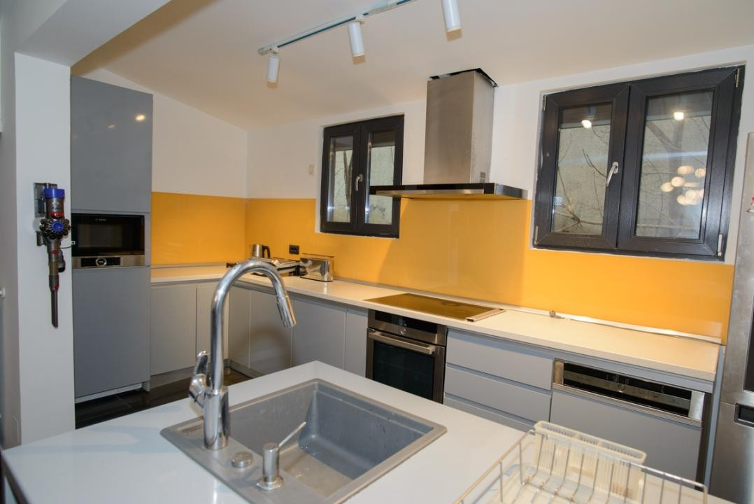 Apartament decomandat de inchiriat cu 2 camere in P-ta Alba Iulia 