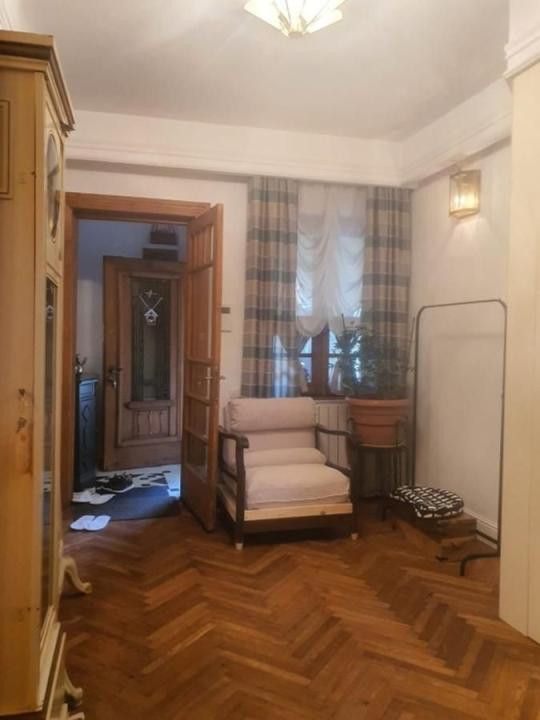 Apartament de inchiriat, 2 camere - Parcul Carol - Casa Interbelica