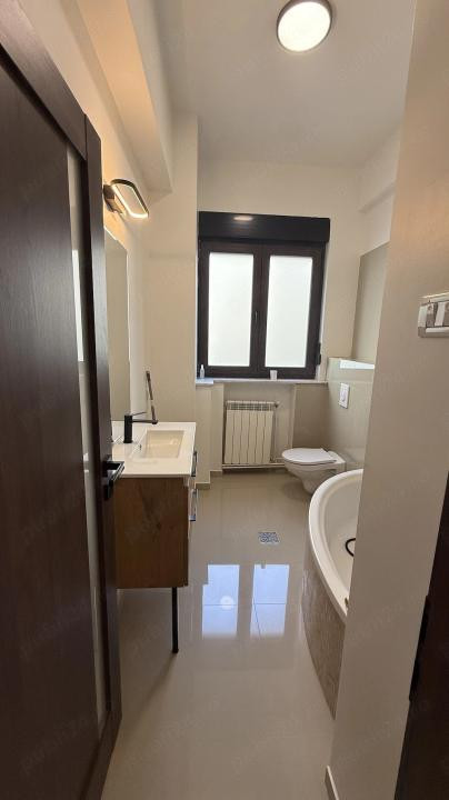 Apartament de inchiriat cu 3 camere  Batistei - spatiu comercial, birouri 