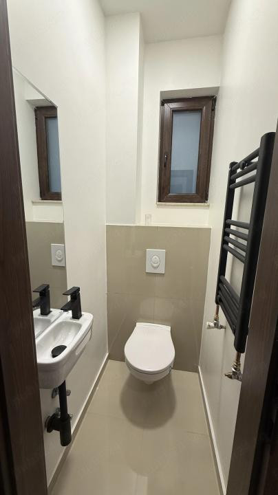 Apartament de inchiriat cu 3 camere  Batistei - spatiu comercial, birouri 
