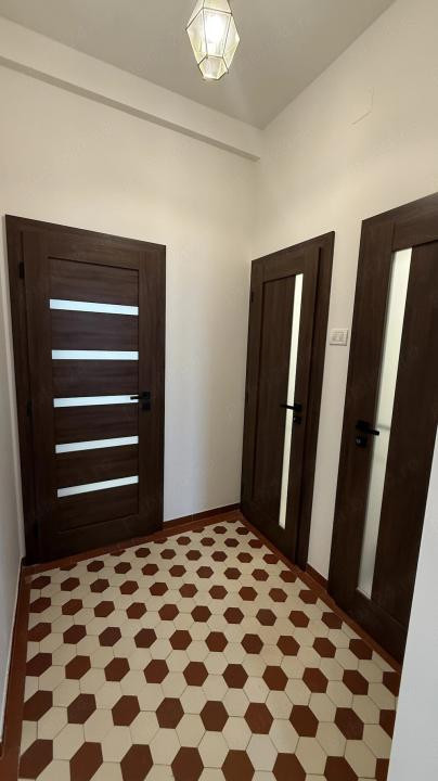 Apartament de inchiriat cu 3 camere  Batistei - spatiu comercial, birouri 