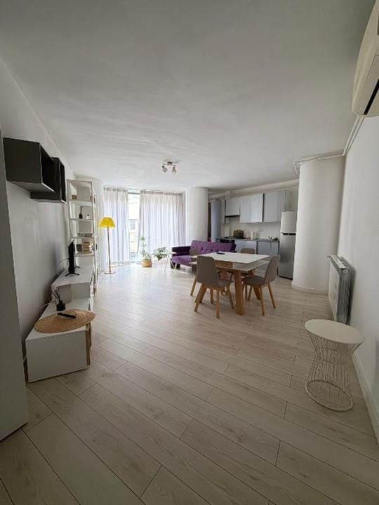 Apartament de inchiriat cu 2 camere ultracentral (P-ta Victoriei) 