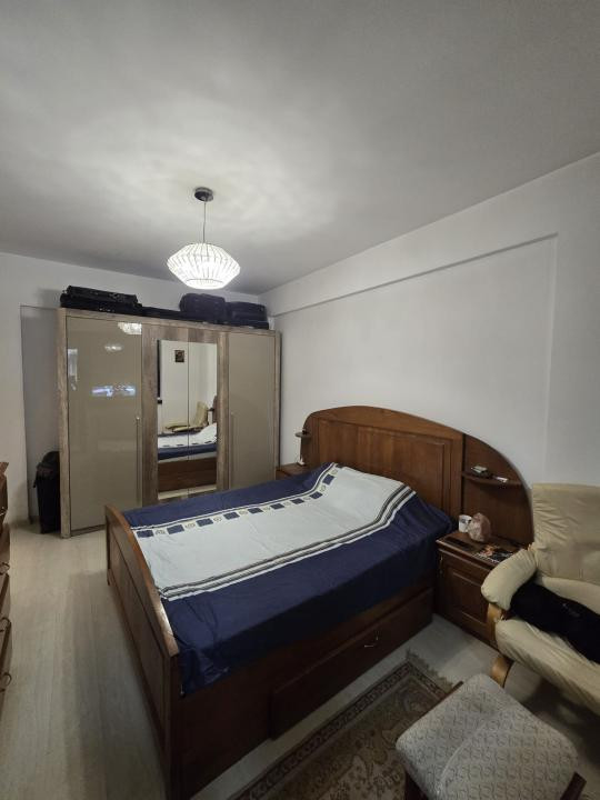 Apartament cu 3 camere si loc de parcare