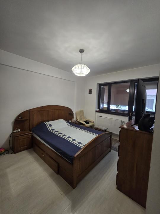Apartament cu 3 camere si loc de parcare