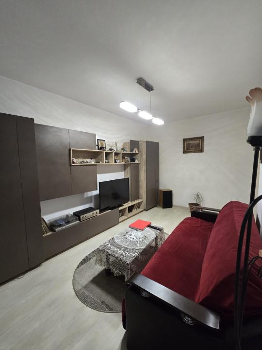 Apartament cu 3 camere si loc de parcare