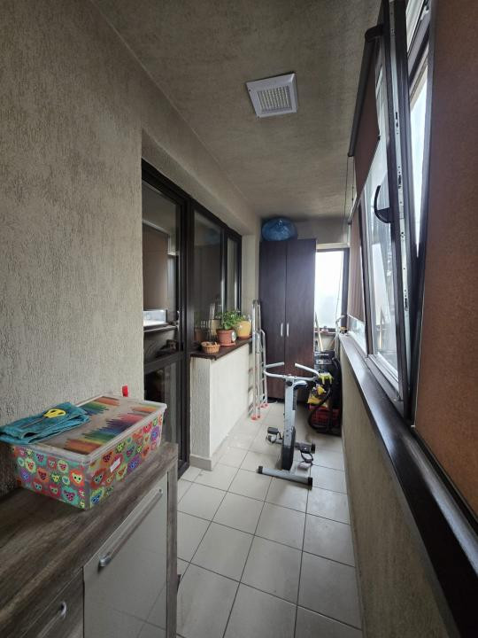 Apartament cu 3 camere si loc de parcare