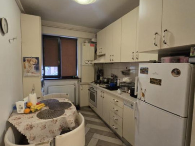 Apartament cu 3 camere si loc de parcare