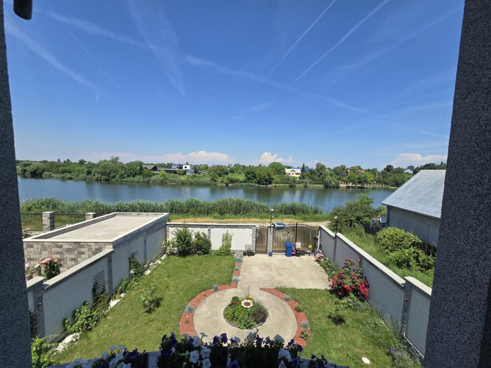 Vilă cu vedere panoramică spre lac