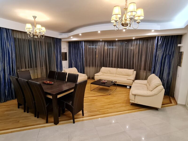 Apartament de inchiriat cu 5 camere in Cartierul Francez 