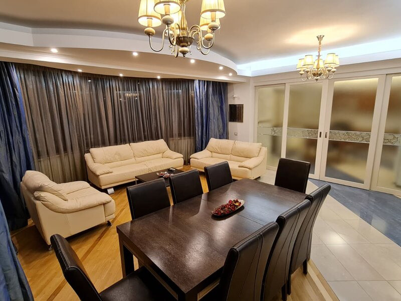 Apartament de inchiriat cu 5 camere in Cartierul Francez 