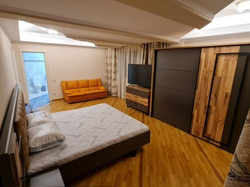 Apartament de inchiriat cu 5 camere in Cartierul Francez 