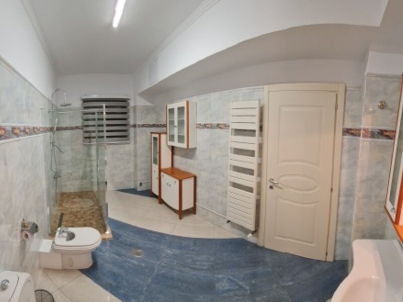 Apartament de inchiriat cu 5 camere in Cartierul Francez 