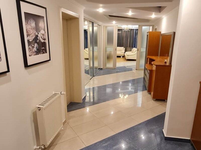 Apartament de inchiriat cu 5 camere in Cartierul Francez 