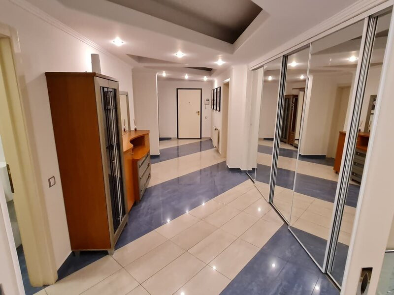 Apartament de inchiriat cu 5 camere in Cartierul Francez 