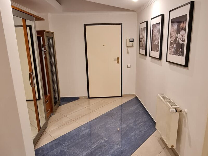Apartament de inchiriat cu 5 camere in Cartierul Francez 