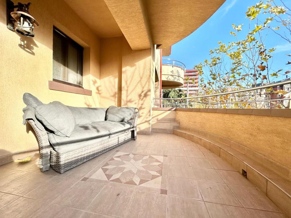 Apartament de inchiriat cu 5 camere in Cartierul Francez 