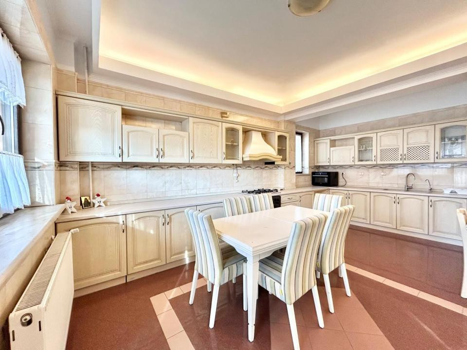 Apartament de inchiriat cu 5 camere in Cartierul Francez 