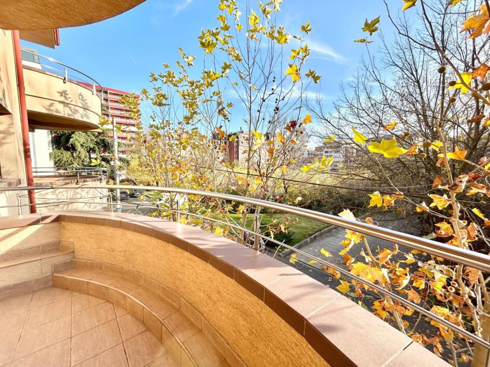 Apartament de inchiriat cu 5 camere in Cartierul Francez 