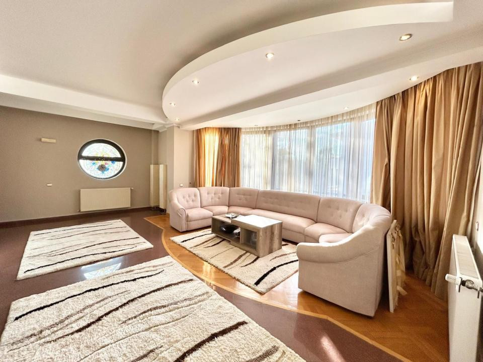 Apartament de inchiriat cu 5 camere in Cartierul Francez 