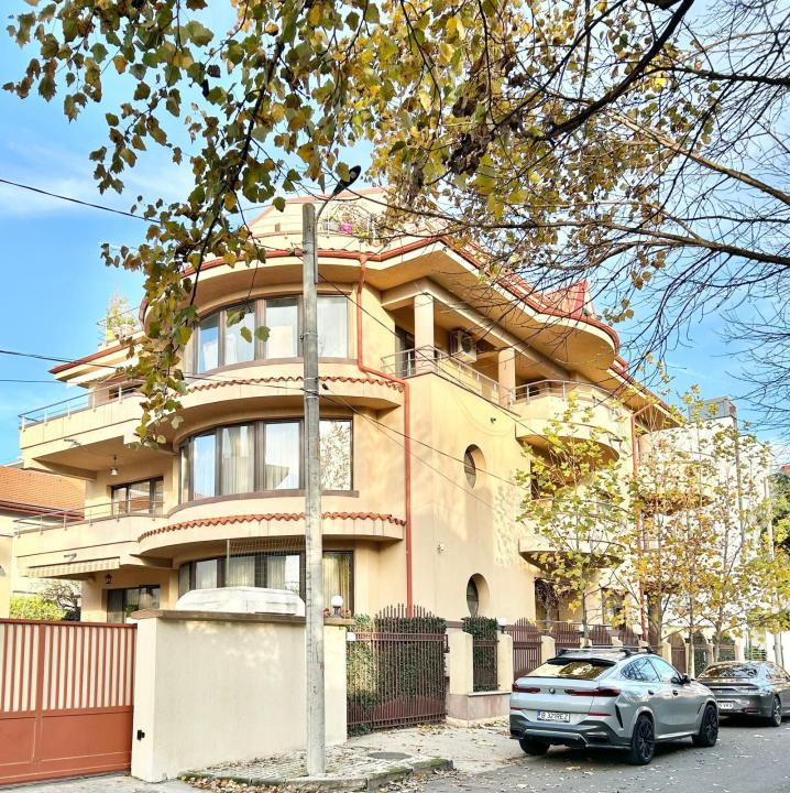 Apartament de inchiriat cu 5 camere in Cartierul Francez 