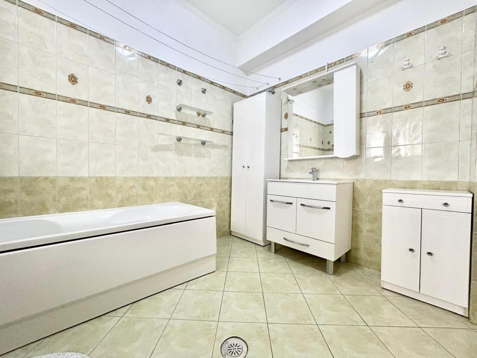 Apartament de inchiriat cu 5 camere in Cartierul Francez 