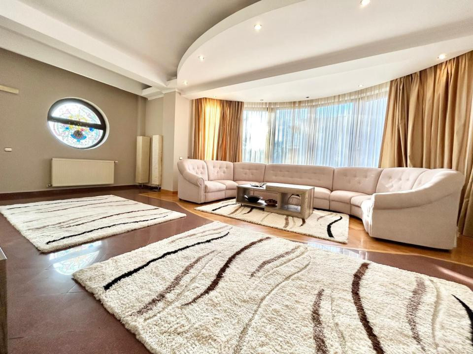 Apartament de inchiriat cu 5 camere in Cartierul Francez 