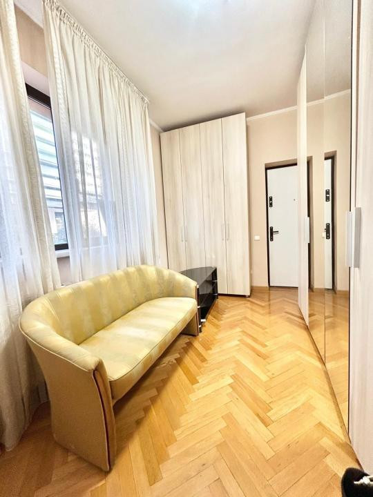 Apartament de inchiriat cu 5 camere in Cartierul Francez 