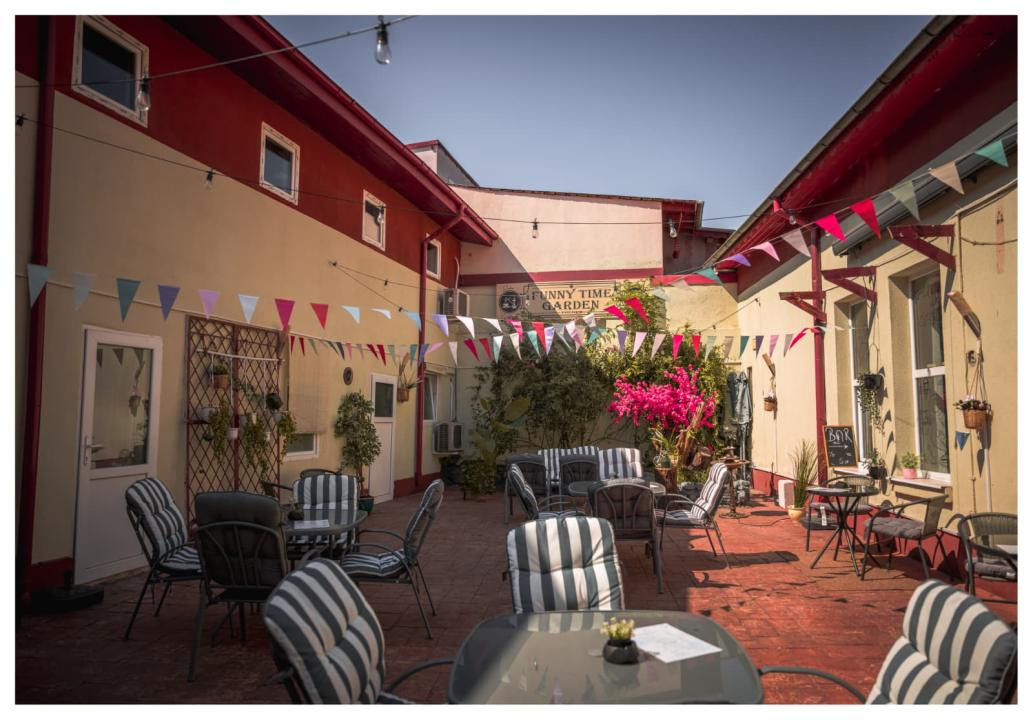 Spatiu comercial 100 mp, 100 mp curte, parter, Horeca, zona Decebal