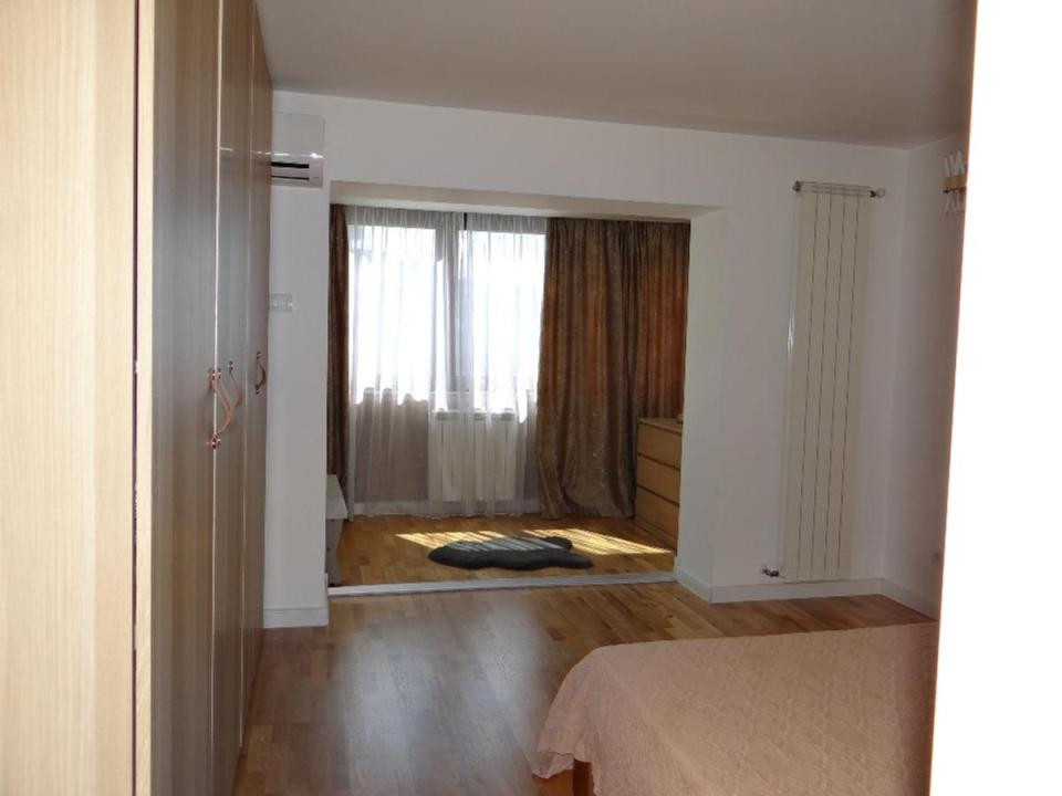 Apartament de inchiriat cu 3 camere- Bd. Decebal 