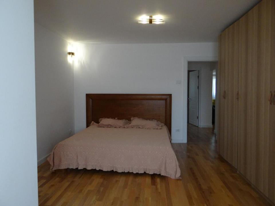 Apartament de inchiriat cu 3 camere- Bd. Decebal 