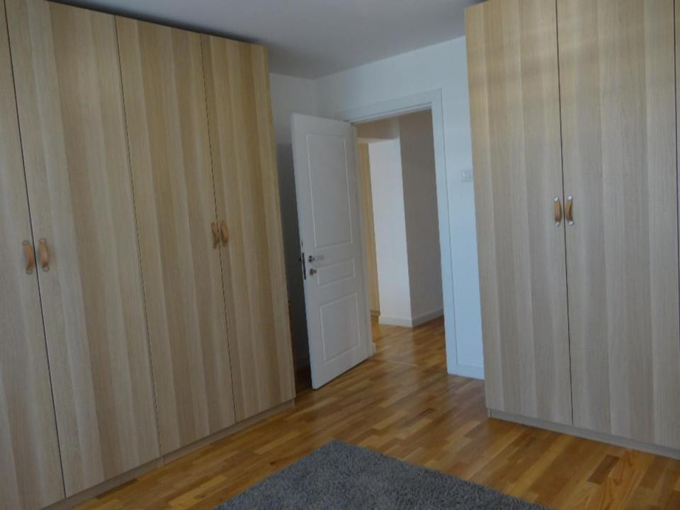 Apartament de inchiriat cu 3 camere- Bd. Decebal 