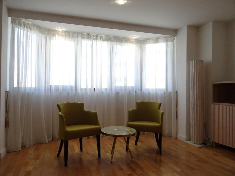 Apartament de inchiriat cu 3 camere- Bd. Decebal 